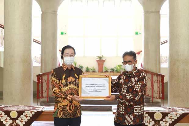 UGM Terima Hibah Truk untuk Praktik Sekolah Vokasi
