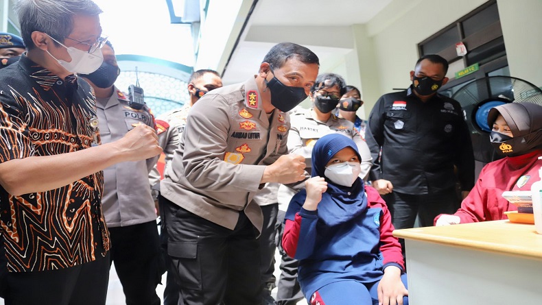 Kapolda Jateng Beri Semangat Anak-Anak Agar Berani Disuntik Vaksin Covid-19 