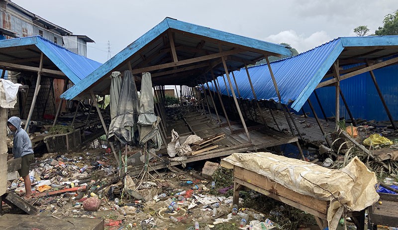Lapak Pedagang Pasar Youtefa Jayapura Hancur Diterjang Banjir - Bagian 1