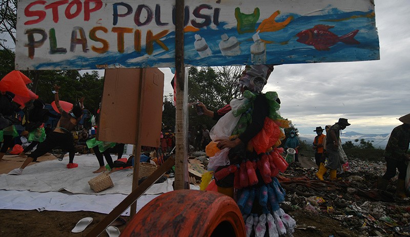Pertunjukan Seni Kontemporer Kritisi Masalah Lingkungan di Kota Palu - Bagian 1