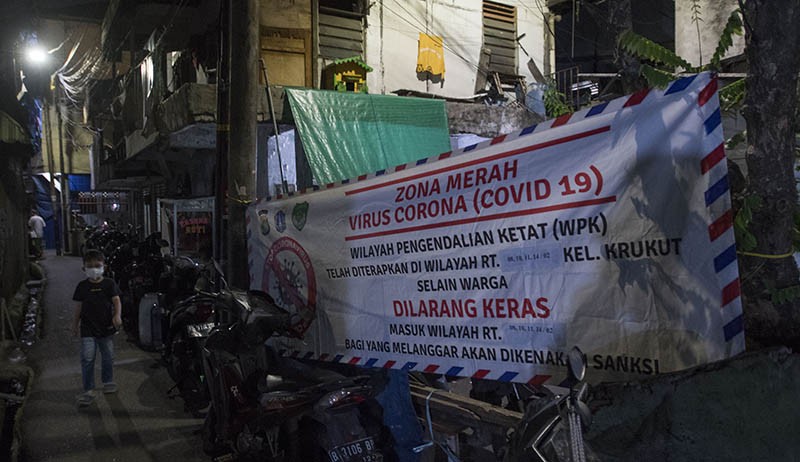 36 Warga Positif Covid-19, Empat RT di Krukut Jakarta Barat Diblokade - Bagian 1