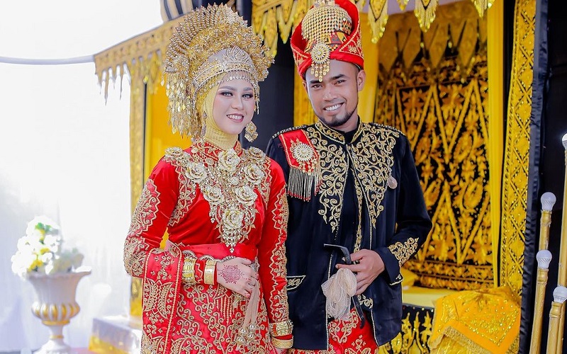 7 Pakaian Adat Aceh dan Fungsinya, dari Baju Meukeusah hingga Kain Samping