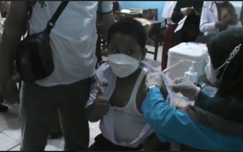 Vaksinasi Anak Usia 6-11 Tahun di OKU Dimulai, Ada yang Menangis dan Acungkan Jempol