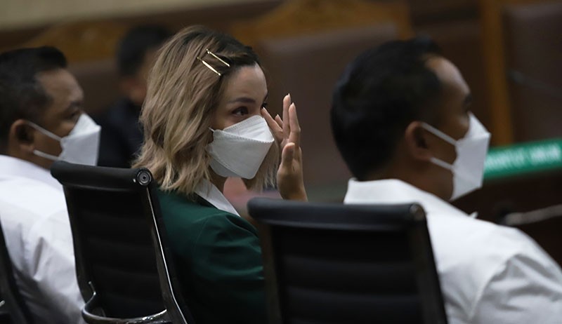 Ekspresi Nia Ramadhani Divonis 1 Tahun Penjara terkait Kasus Narkoba - Bagian 1