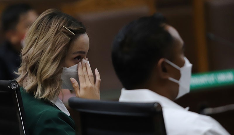Ekspresi Nia Ramadhani Divonis 1 Tahun Penjara terkait Kasus Narkoba - Bagian 2