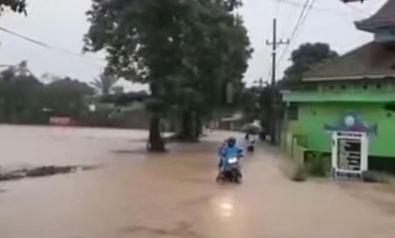  Bugisan Terendam Banjir, Arus Lalu Lintas Ambarawa-Tambakboyo Lumpuh
