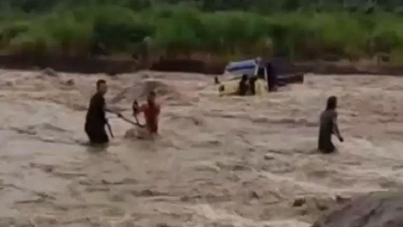 Truk Terseret Banjir Bandang di Tegal, Sopir dan Kernet Tewas 