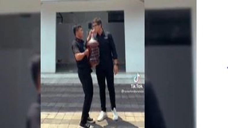 title Viral Konsumsi Es Teh Jumbo di TikTok, Ahli Gizi Ingatkan Risikonya bagi Kesehatan Viral Konsumsi Es Teh Jumbo di TikTok, Ahli Gizi Ingatkan Risikonya bagi Kesehatan