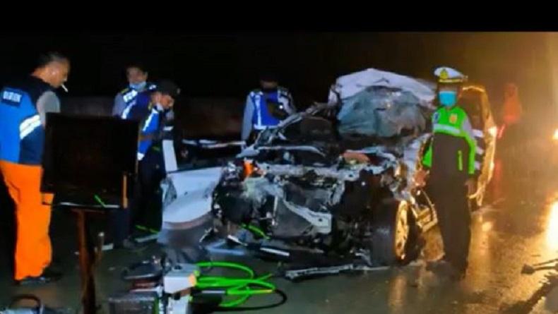  Kecelakaan Maut Terjadi di Tol Solo-Semarang, Mobil Tabrak Truk 3 Tewas 