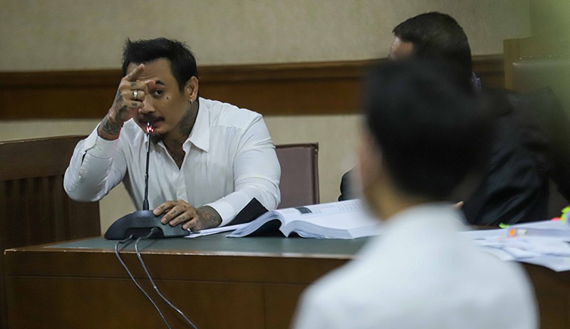 Begini Tatapan Jerinx ke Adam Deni saat Pertama Kali Bertemu di Persidangan - Bagian 1