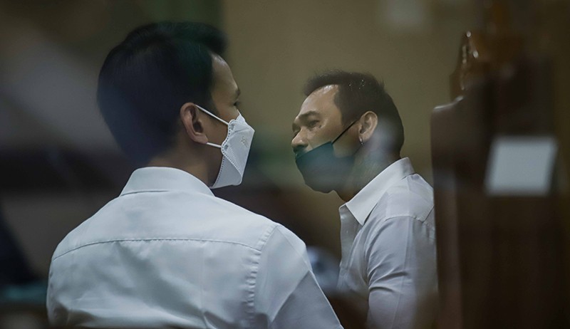 Begini Tatapan Jerinx ke Adam Deni saat Pertama Kali Bertemu di Persidangan - Bagian 2