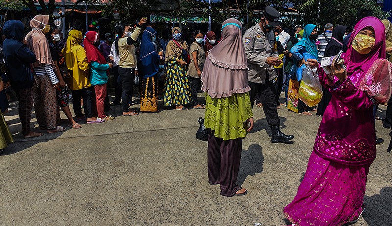 Operasi Pasar Minyak Goreng Murah Diserbu Warga Palembang - Bagian 4