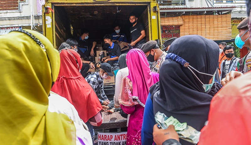 Operasi Pasar Minyak Goreng Murah Diserbu Warga Palembang - Bagian 3