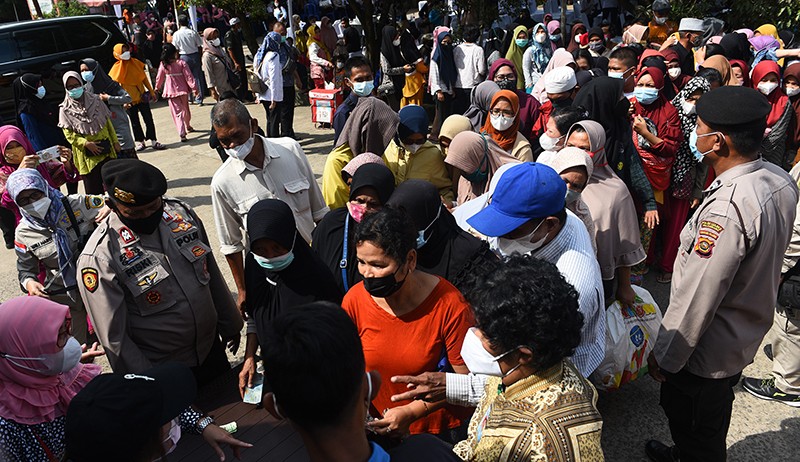 Operasi Pasar Minyak Goreng Murah Diserbu Warga Palembang - Bagian 2