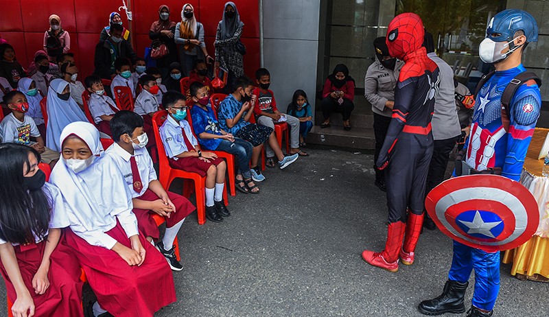 Ketika Para Superhero Turun Tangan Temani Anak-Anak Vaksin Covid-19 - Bagian 3