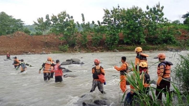 title Jatuh Tenggelam Terseret Arus Sungai Sulawan, 2 Bocah di Maros Ditemukan Tewas Jatuh Tenggelam Terseret Arus Sungai Sulawan, 2 Bocah di Maros Ditemukan Tewas