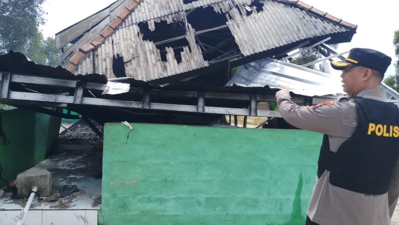 Unjuk Rasa di Kantor PT MSP Bangka Tengah Ricuh, Massa Rusak dan Bakar Pos Perusahaan