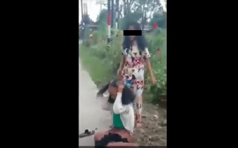 Video Viral Remaja Dijambak hingga Ditendang Teman, Orang Tua Tak Terima Lapor Polisi