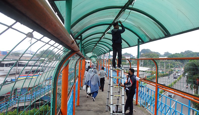 KRL Commuterline Banyak Aksi Pencopetan, JPO Stasiun Bogor Dipasang CCTV - Bagian 2