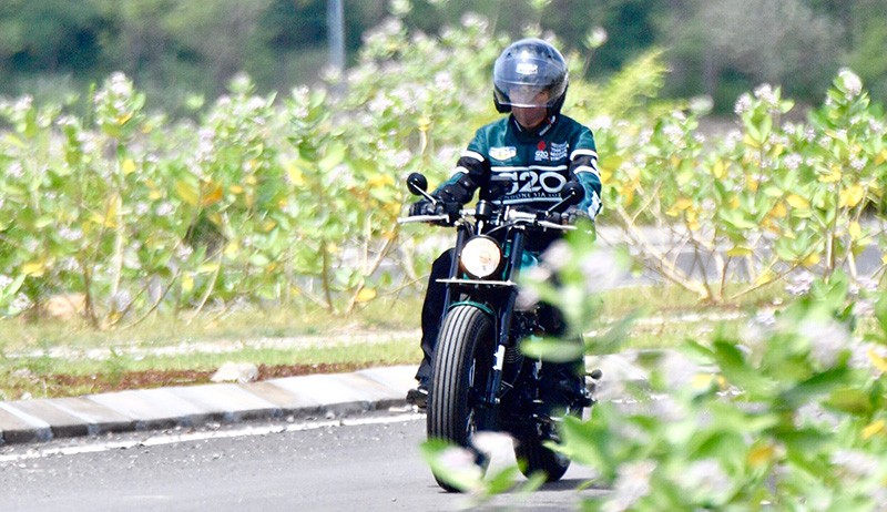 Presiden Jokowi Naik Motor 20 Km Simulasi Kedatangan Penonton MotoGP Mandalika - Bagian 3