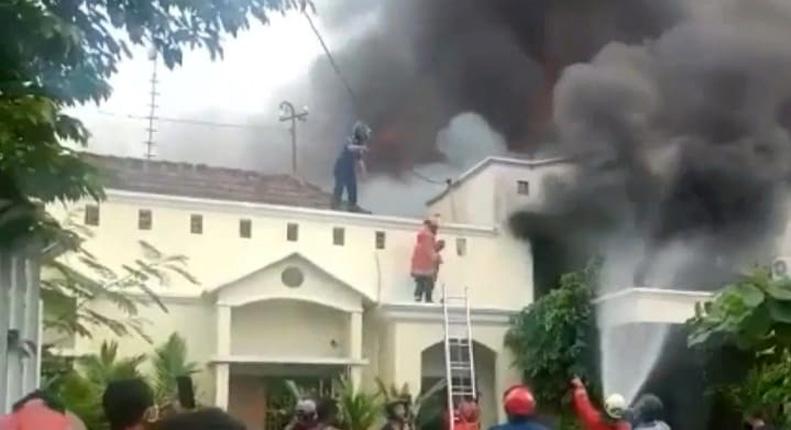 Gudang Penyimpanan Bansos di Solo Terbakar, Terdengar Suara Ledakan
