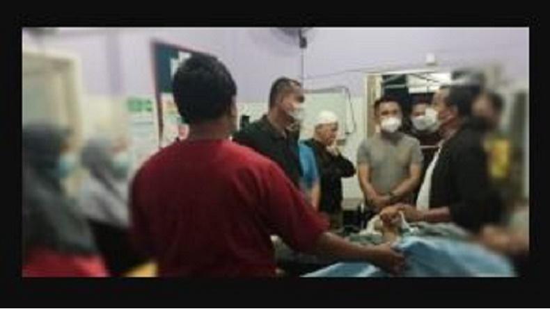 title Pelalawan Geger, Mayat Pria Ditemukan dalam Mobil Terparkir Masih Menyala Pelalawan Geger, Mayat Pria Ditemukan dalam Mobil Terparkir Masih Menyala