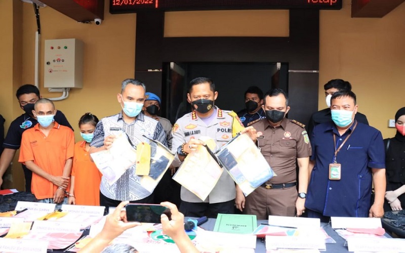 Simpan 570,7 Gram Sabu dan 218 Butir Ekstasi, Pasutri di Banjarmasin Ditangkap Polisi