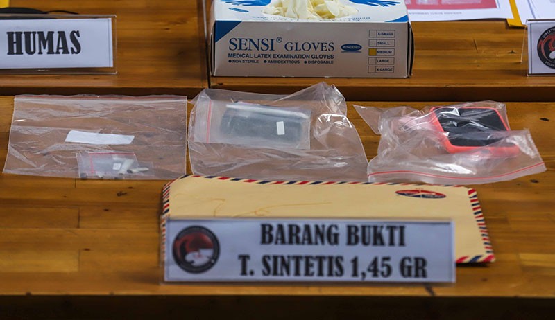 Penampakan Fico Fachriza Pakai Tembakau Sintetis hingga Ditahan Polisi - Bagian 4