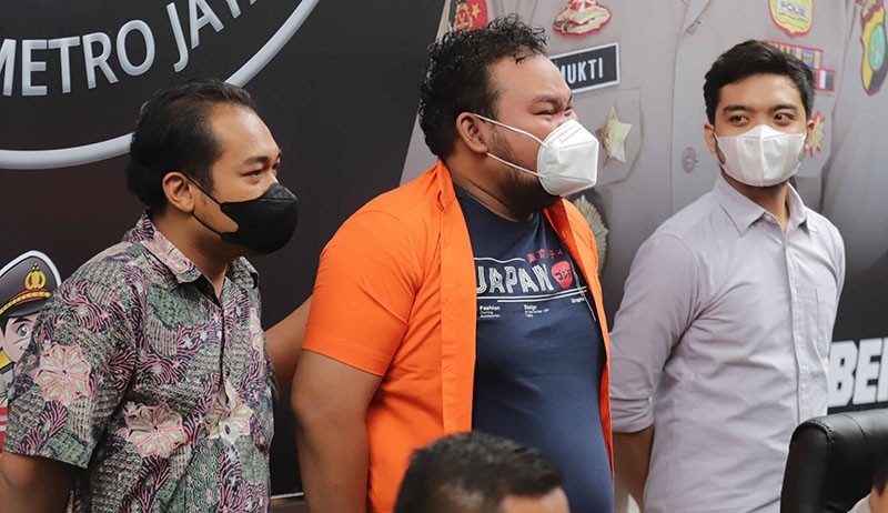 Penampakan Fico Fachriza Pakai Tembakau Sintetis hingga Ditahan Polisi - Bagian 3