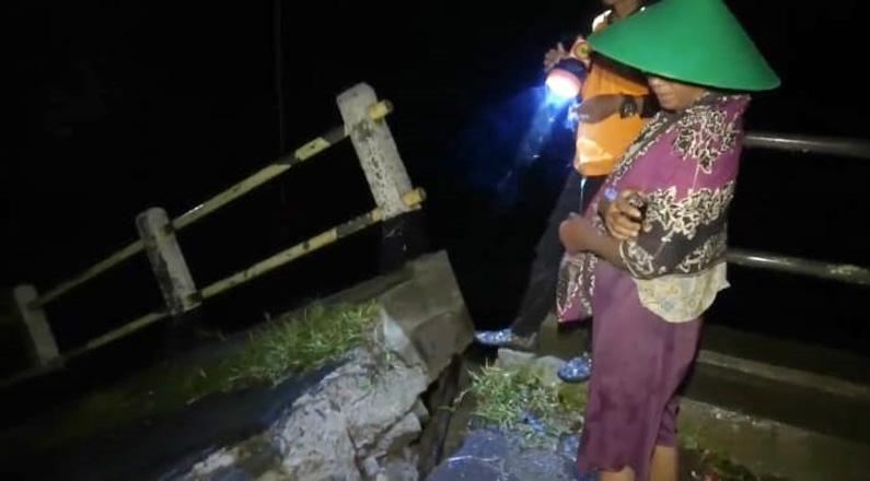  Diterjang Banjir Bandang, Jembatan Penghubung Antarkecamatan di Brebes Putus