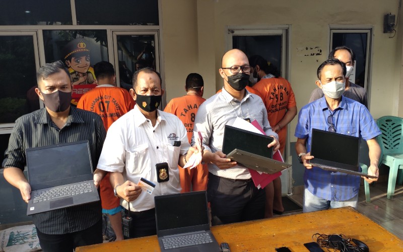 title Praktik Judi Online di Palembang Terbongkar, 4 Tersangka dan Banyak Laptop Diamankan Praktik Judi Online di Palembang Terbongkar, 4 Tersangka dan Banyak Laptop Diamankan