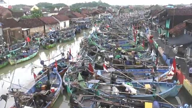 title Gelombang Tinggi di Perairan Jepara, Nelayan Tidak Berani Melaut  Gelombang Tinggi di Perairan Jepara, Nelayan Tidak Berani Melaut