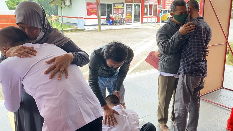 Jaksa Tempuh Restorative Justice, 3 Pemuda di Subang Taubat dan Cium Kaki Orang Tua