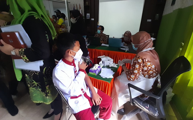 Kemenkes Kirim 289.200 Dosis Vaksin CoronaVac untuk Anak-Anak di Sumsel 