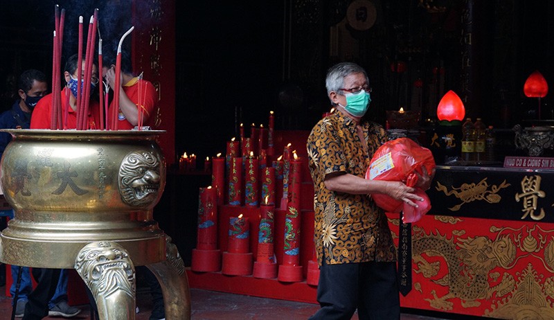 Jelang Imlek, Warga Tionghoa Bagi-Bagi Angpao dan Sembako untuk Lansia Semarang - Bagian 4