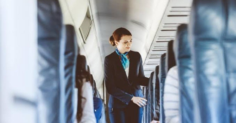 5 Penumpang yang Selalu Dilirik oleh Pramugari saat Penerbangan, Kira-kira Alasannya Apa ya?