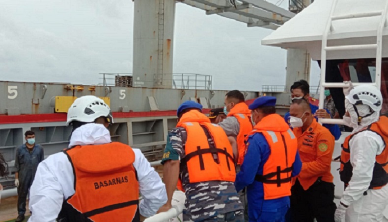 Bakamla Bantu ABK Kapal Bendera AS yang Positif Covid-19 di Perairan Natuna