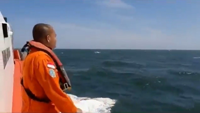 title Kapal Tujuan Malaysia Membawa 21 Orang Tenggelam di Perairan Bengkalis, 4 Tewas 3 Hilang Kapal Tujuan Malaysia Membawa 21 Orang Tenggelam di Perairan Bengkalis, 4 Tewas 3 Hilang