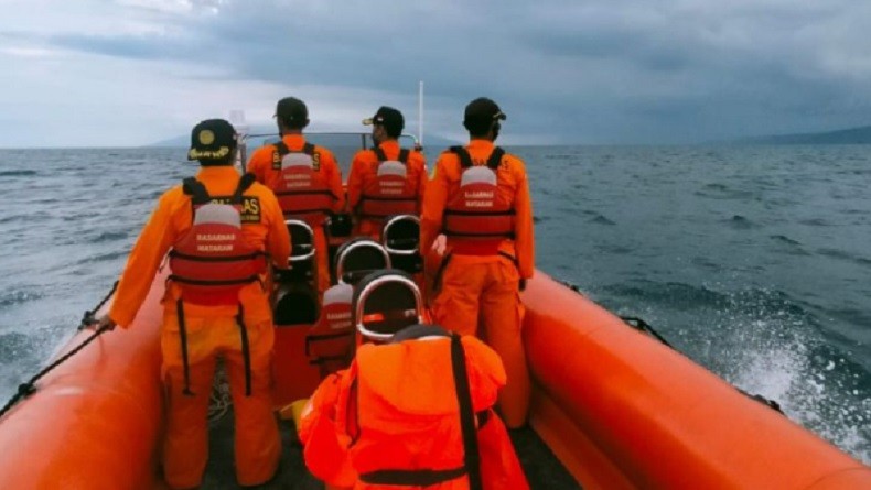 Hari Kedua, Tim SAR Lanjutkan Pencarian Kapal Tenggelam di Perairan Pulau Manipa