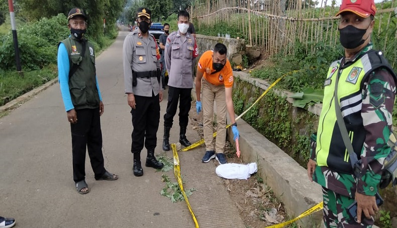 Cileunyi Bandung Geger, Jasad Bayi Dibungkus Kain Kafan Ditemukan di Pinggir Jalan 