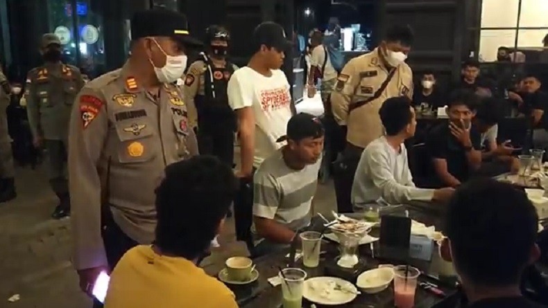 Didatangi Petugas Gabungan, Pengunjung Kafe Tak Pakai Masker Langsung Bubar