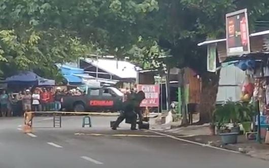 title Koper Misterius Diduga Berisi Bom Gemparkan Warga Makassar, Tim Jibom Turun Tangan Koper Misterius Diduga Berisi Bom Gemparkan Warga Makassar, Tim Jibom Turun Tangan
