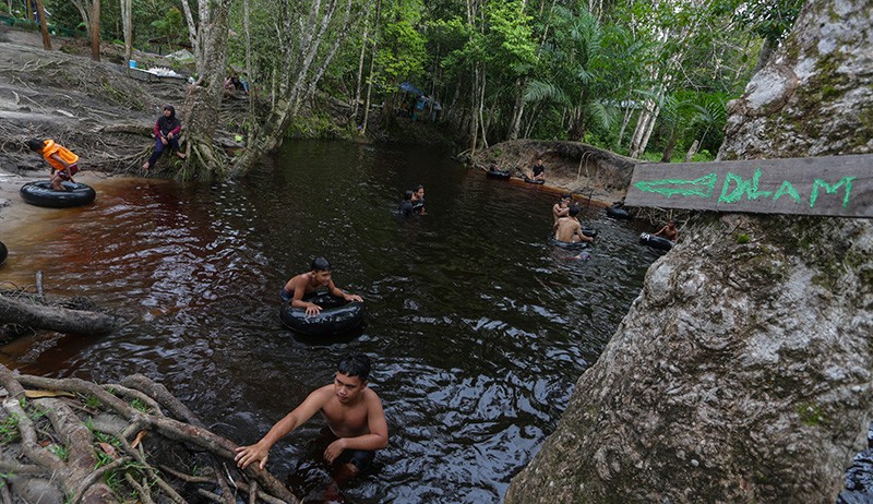 Objek Wisata Air Hitam Palangkaraya Dikelilingi Bebatuan Alami - Bagian 2