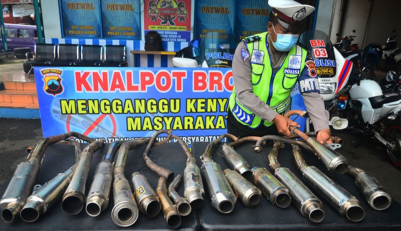 Satlantas Polres Kudus Musnahkan Ratusan Knalpot Bising - Bagian 1