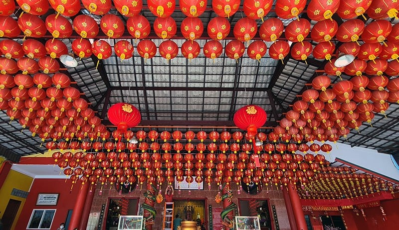 Pemasangan Lampion di Vihara Menyambut Imlek - Bagian 1