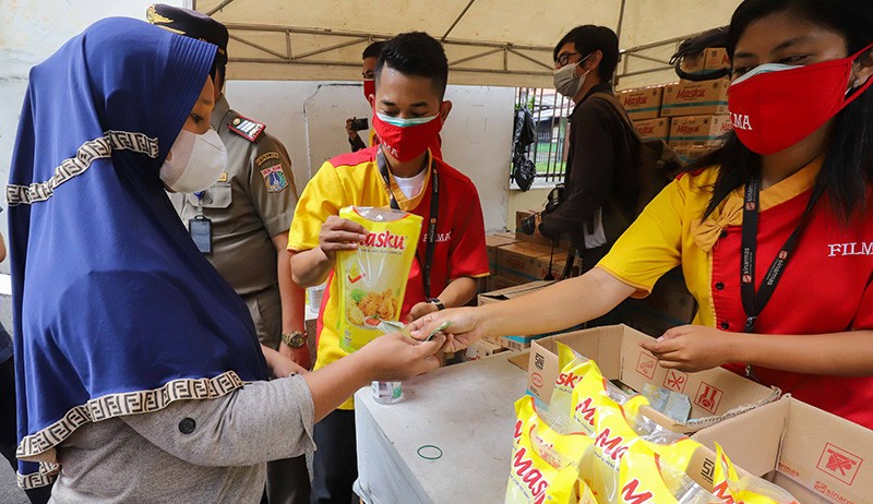 Antrean Panjang Warga Johar Baru Beli Minyak Goreng Murah - Bagian 4