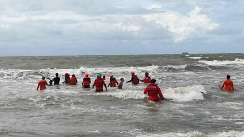 Berenang di Pantai Angin Mamiri usai Rayakan Ultah, 3 Remaja Terseret Ombak 2 Tewas