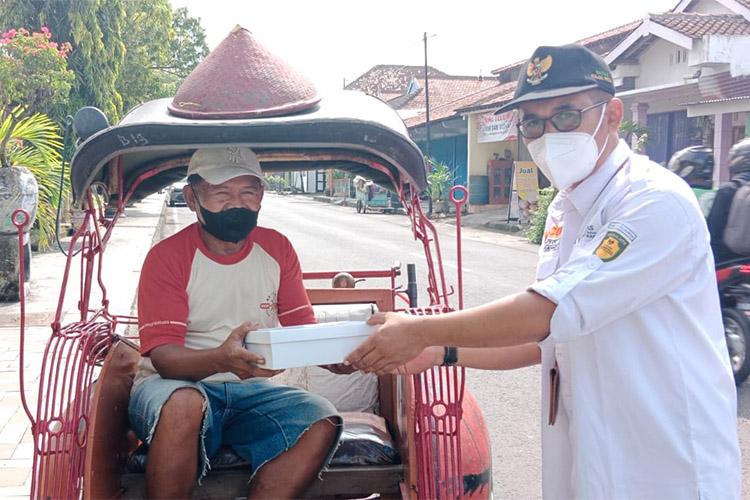 Semarakkan Milad Ke-21, Baznas Kulonprogo Bagikan 2.100 Nasi Kotak