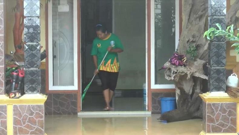 Banjir di Clering Jepara Surut, Warga Mulai Bersihkan Rumah  