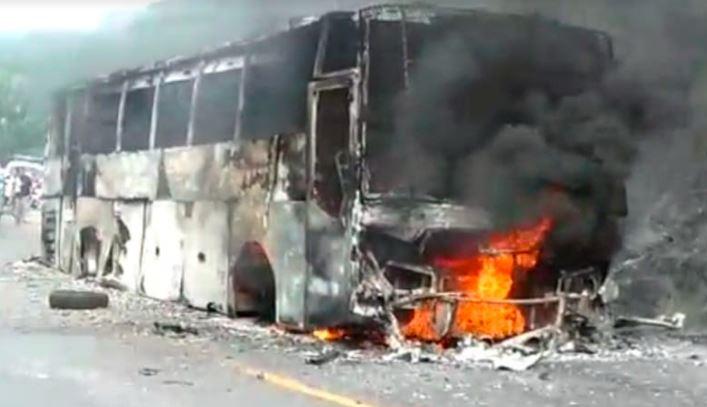 Bus RAPI Terbakar di Tanjakan Sinaga Jambi, Puluhan Penumpang Nyaris Jadi Korban
